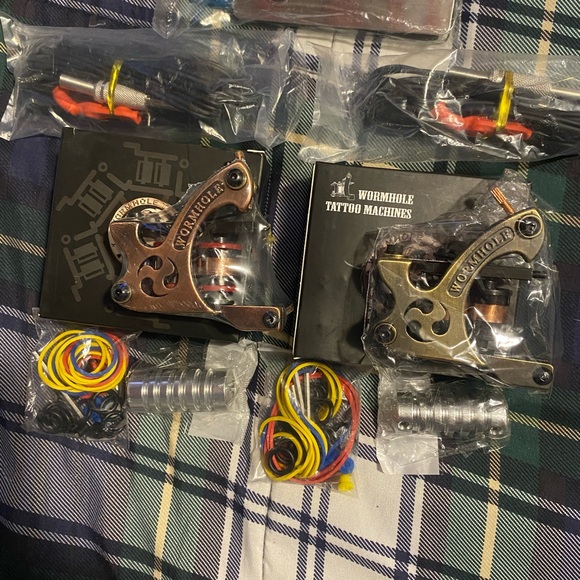 Wormhole Tattoo starter kit with two tattoo guns - Picture 5 of 9